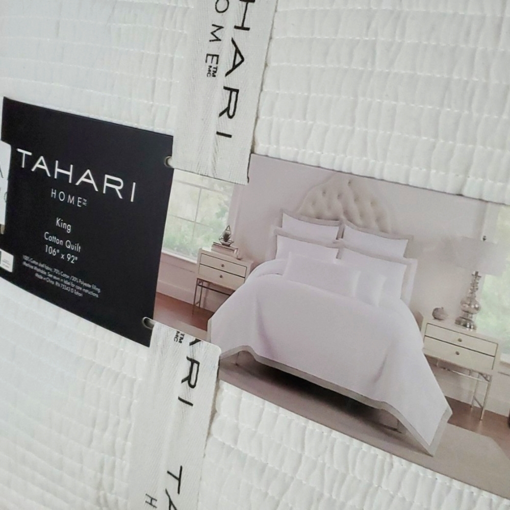 Tahari king quilt cotton channel stitch quilt NWTS.
